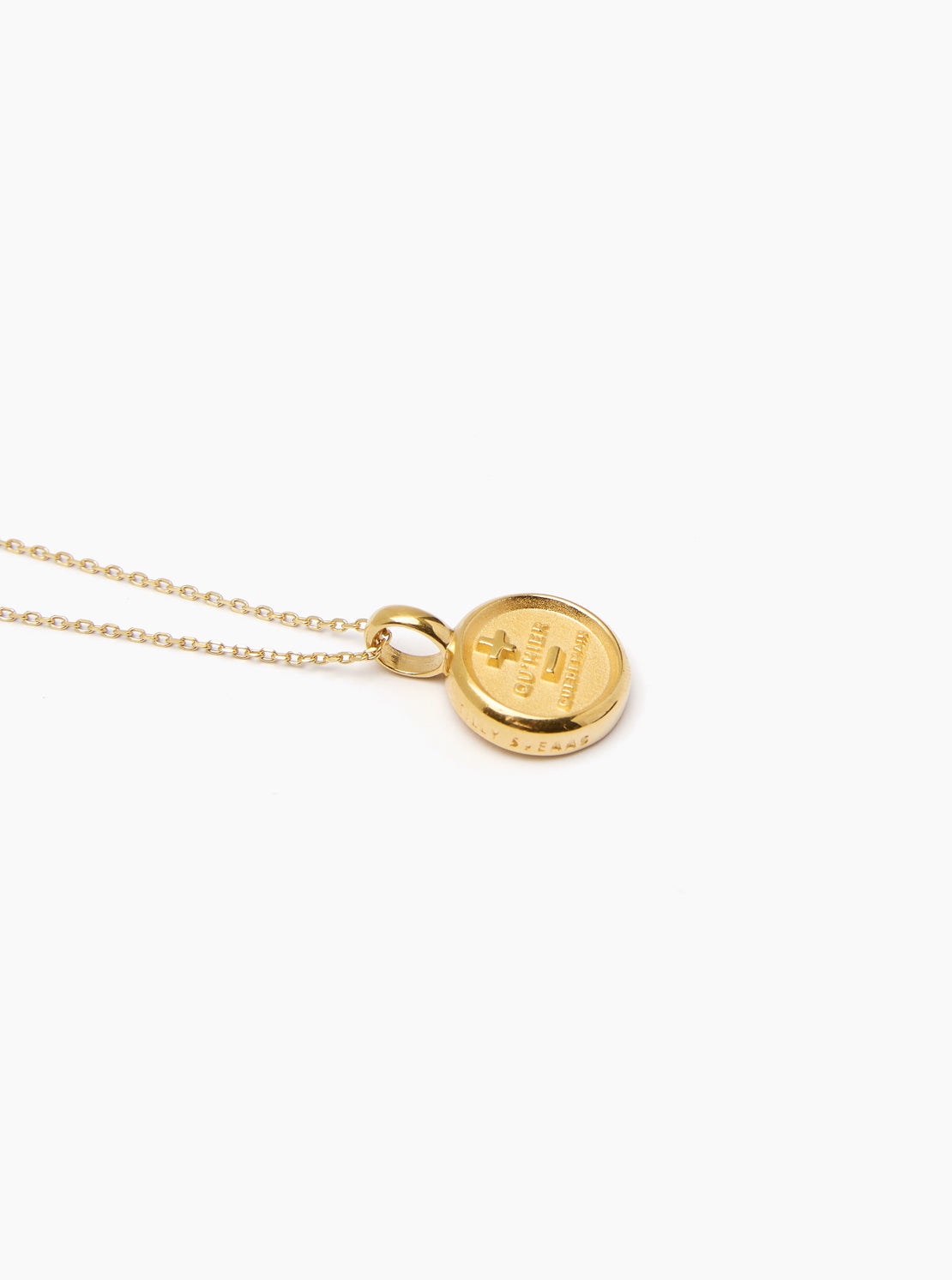 Small Gold Que Demain Disc on Trace Chain