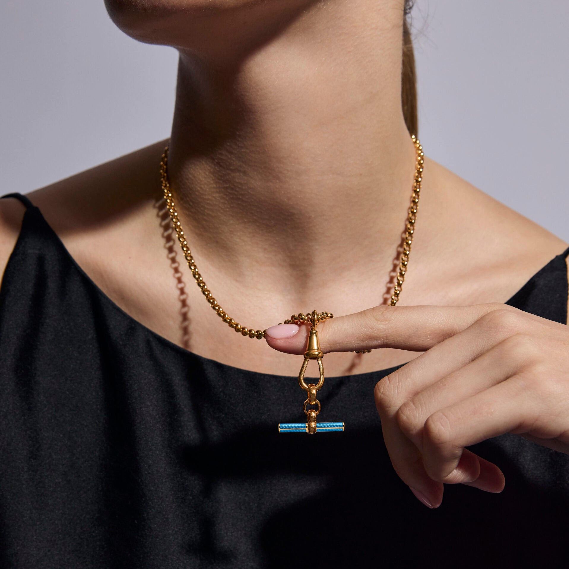 Aquamarine Enamelled Gold T-bar on Belcher Clipt Necklace