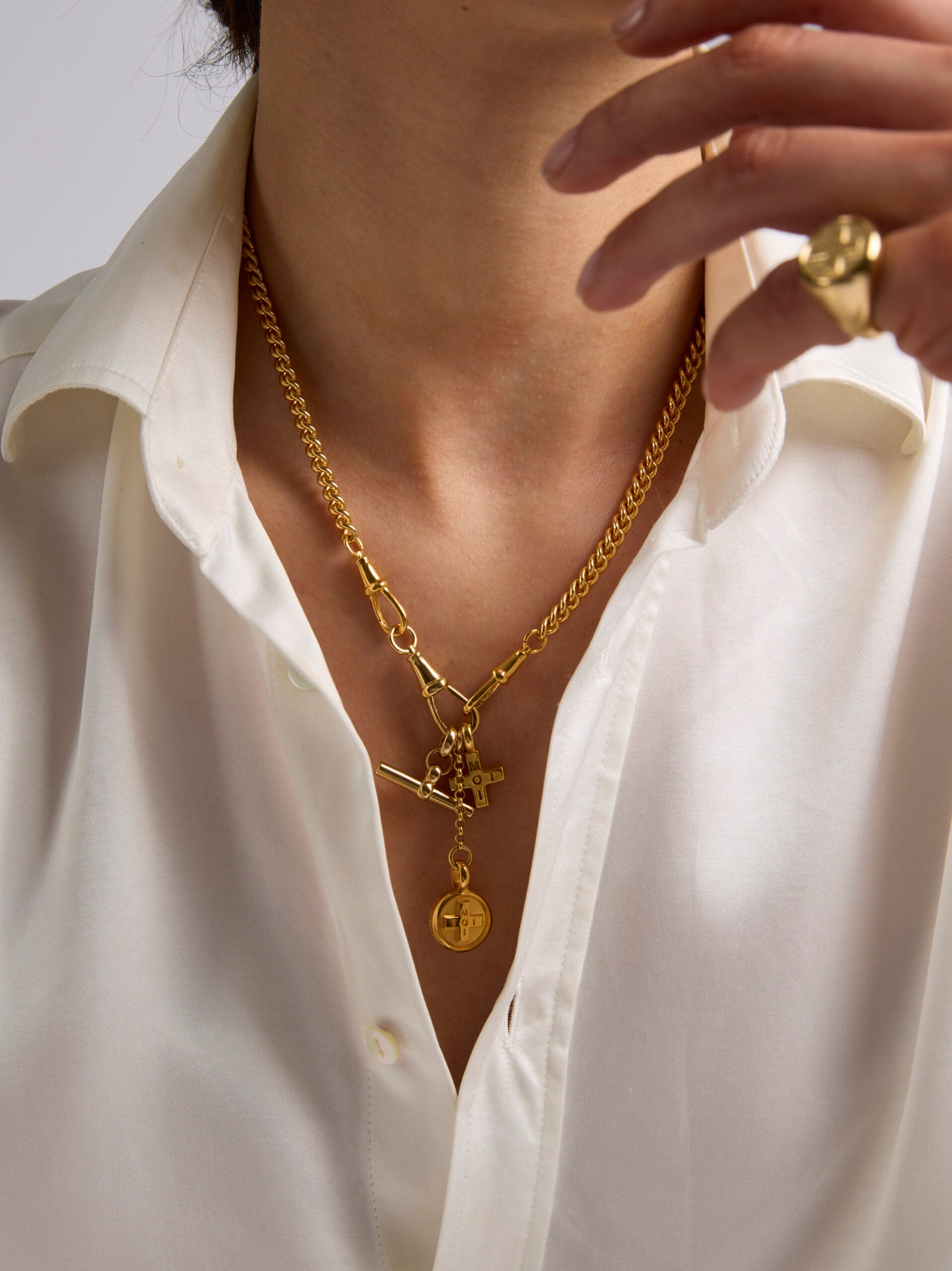 Gold Moi + Toi ClipT Cluster Necklace