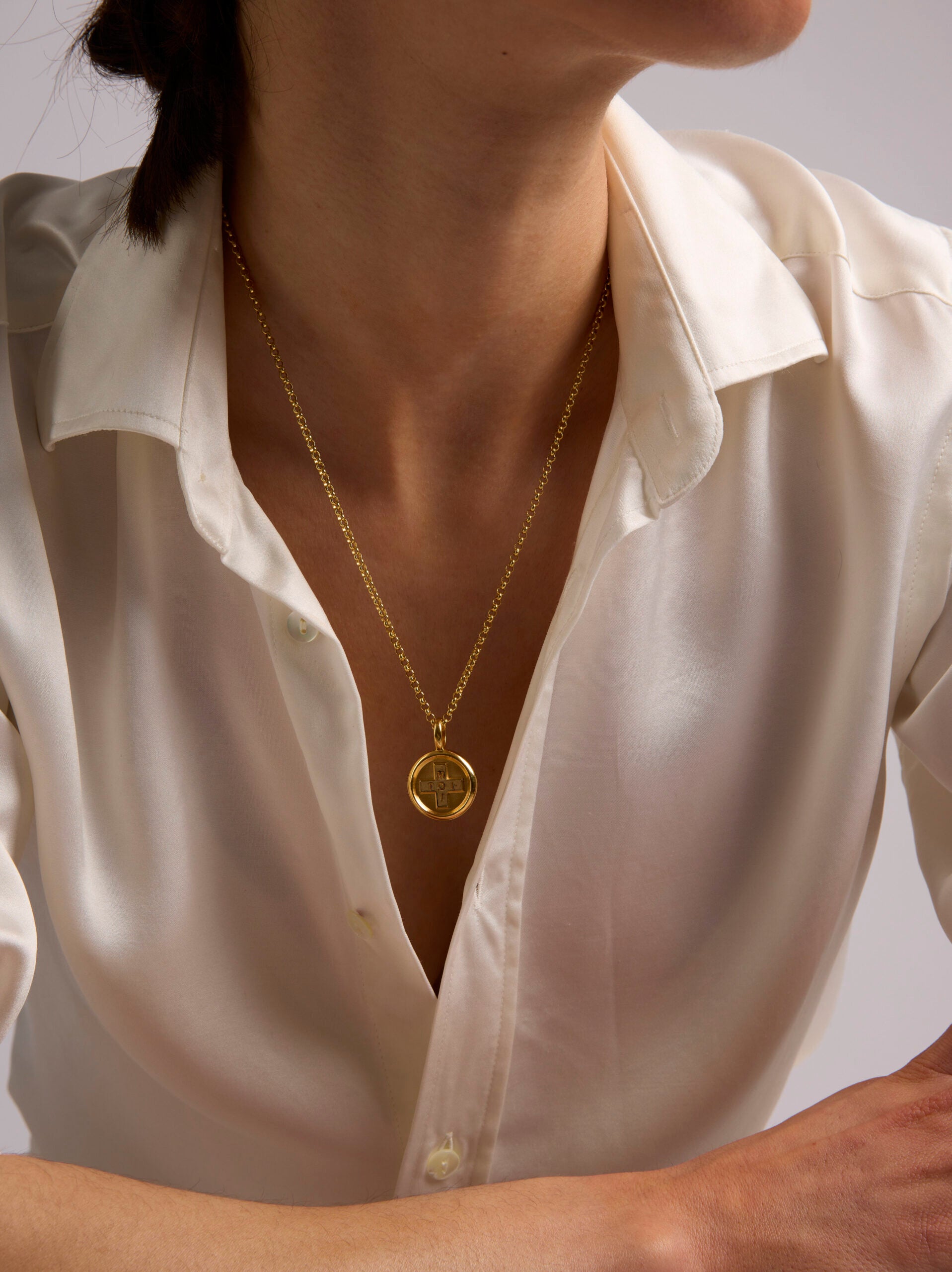 Large Gold Moi + Toi Disc on Belcher Chain