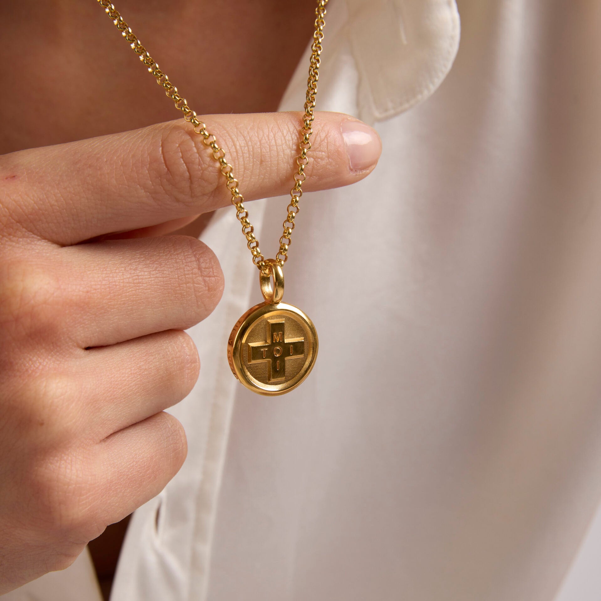 Large Gold Moi + Toi Disc on Belcher Chain