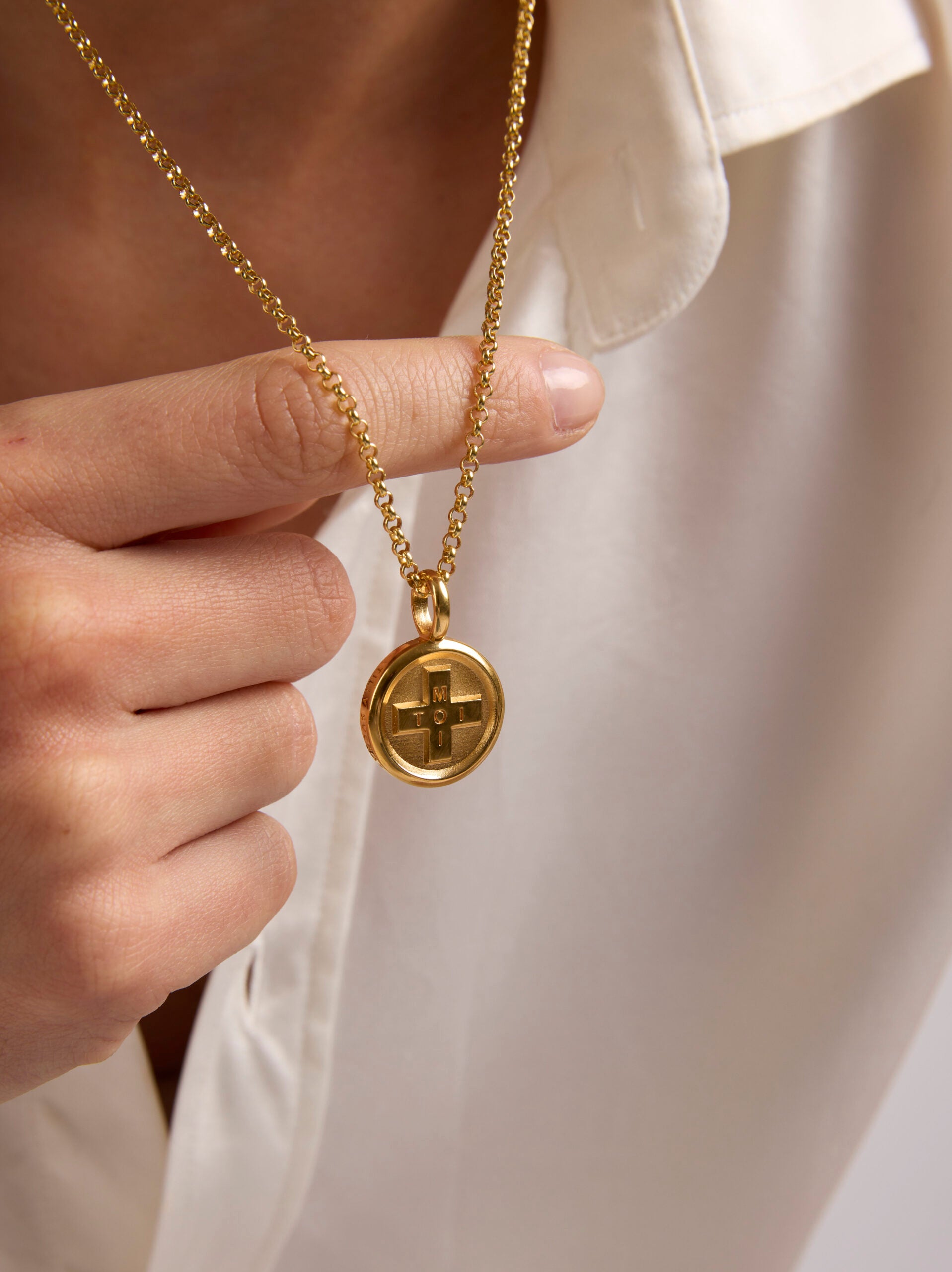 Large Gold Moi + Toi Disc on Belcher Chain