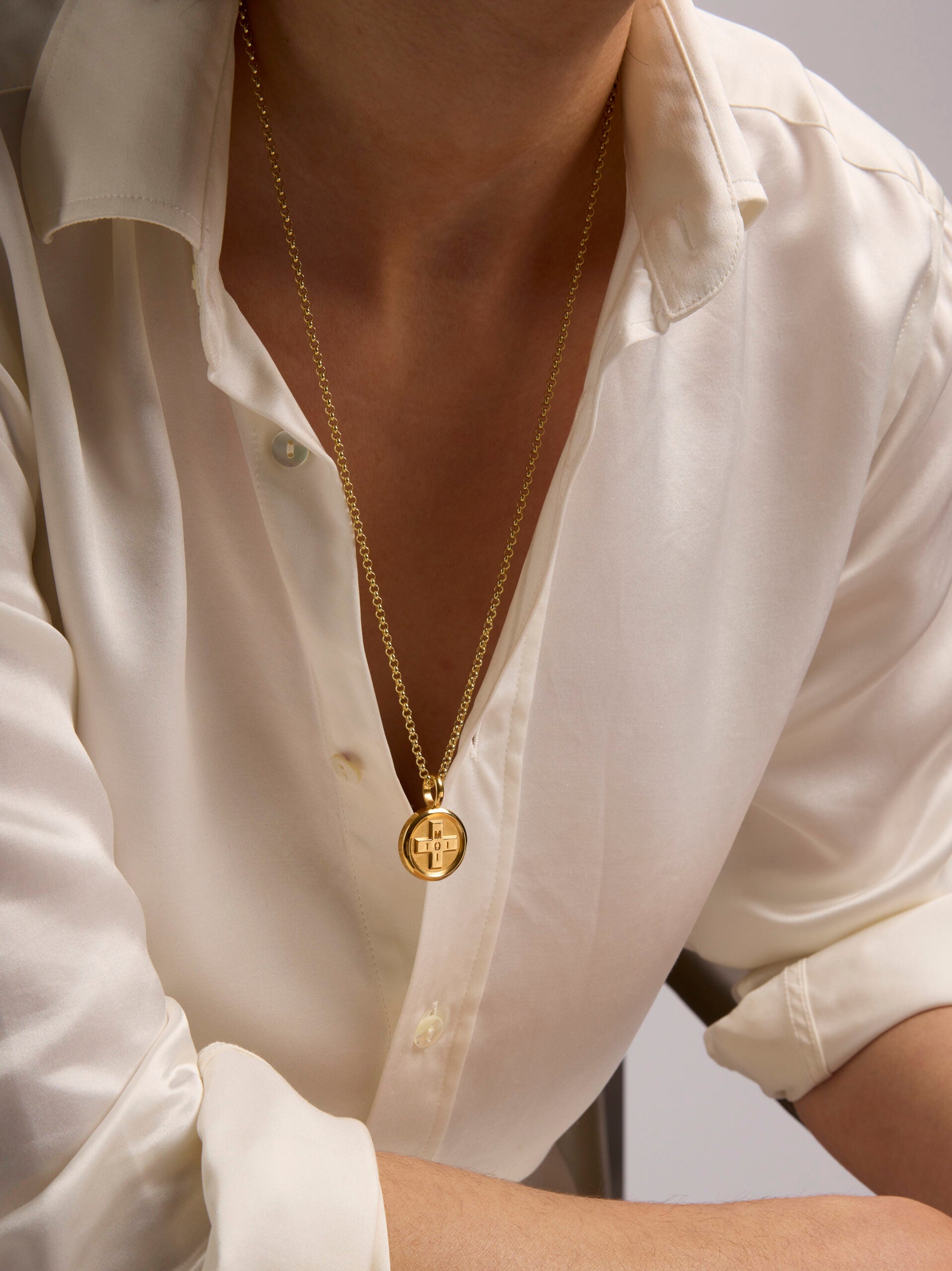 Large Gold Moi + Toi Disc on Belcher Chain