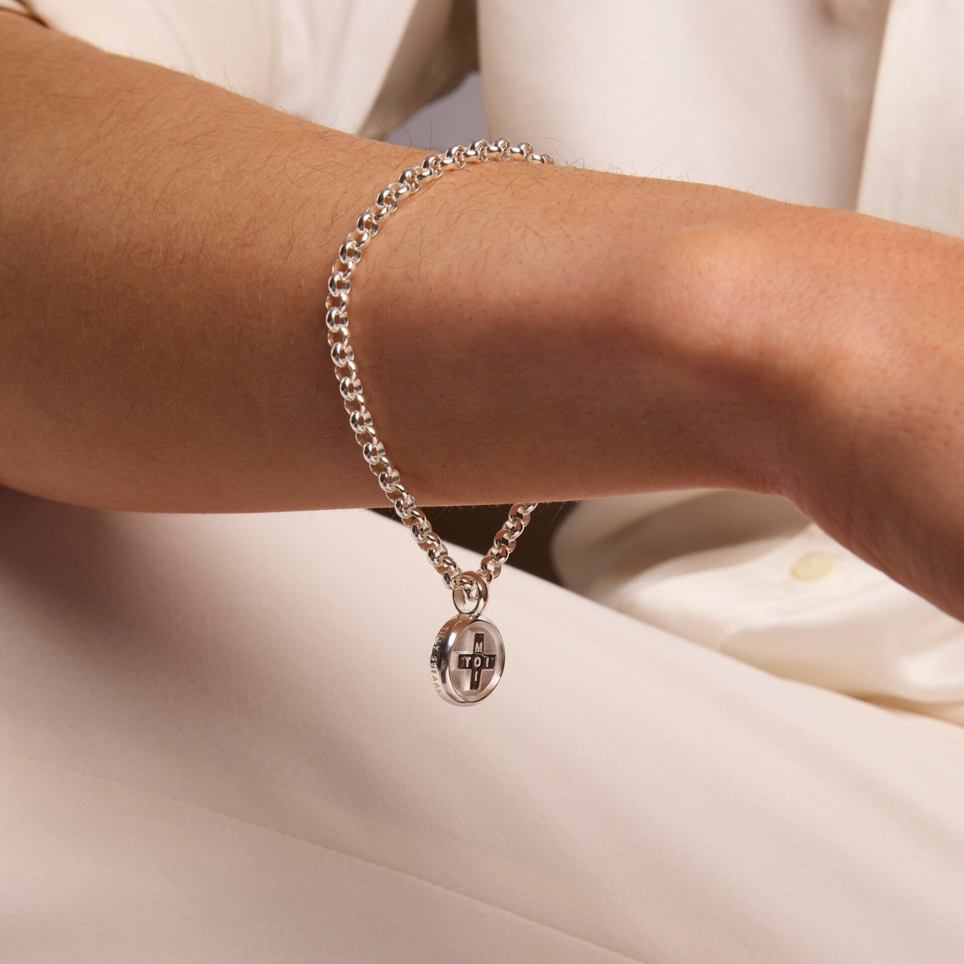 Small Silver Moi + Toi Disc on Belcher Bracelet