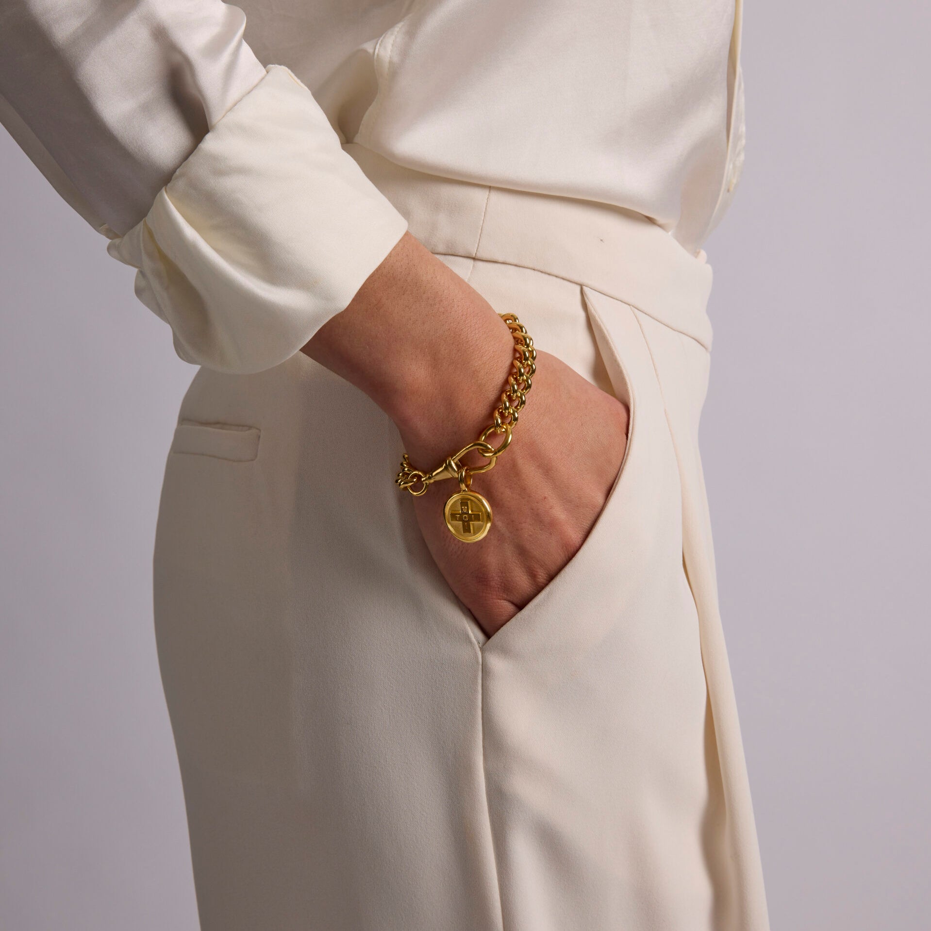 Large Gold Moi + Toi Disc on Large Curb Clip Bracelet