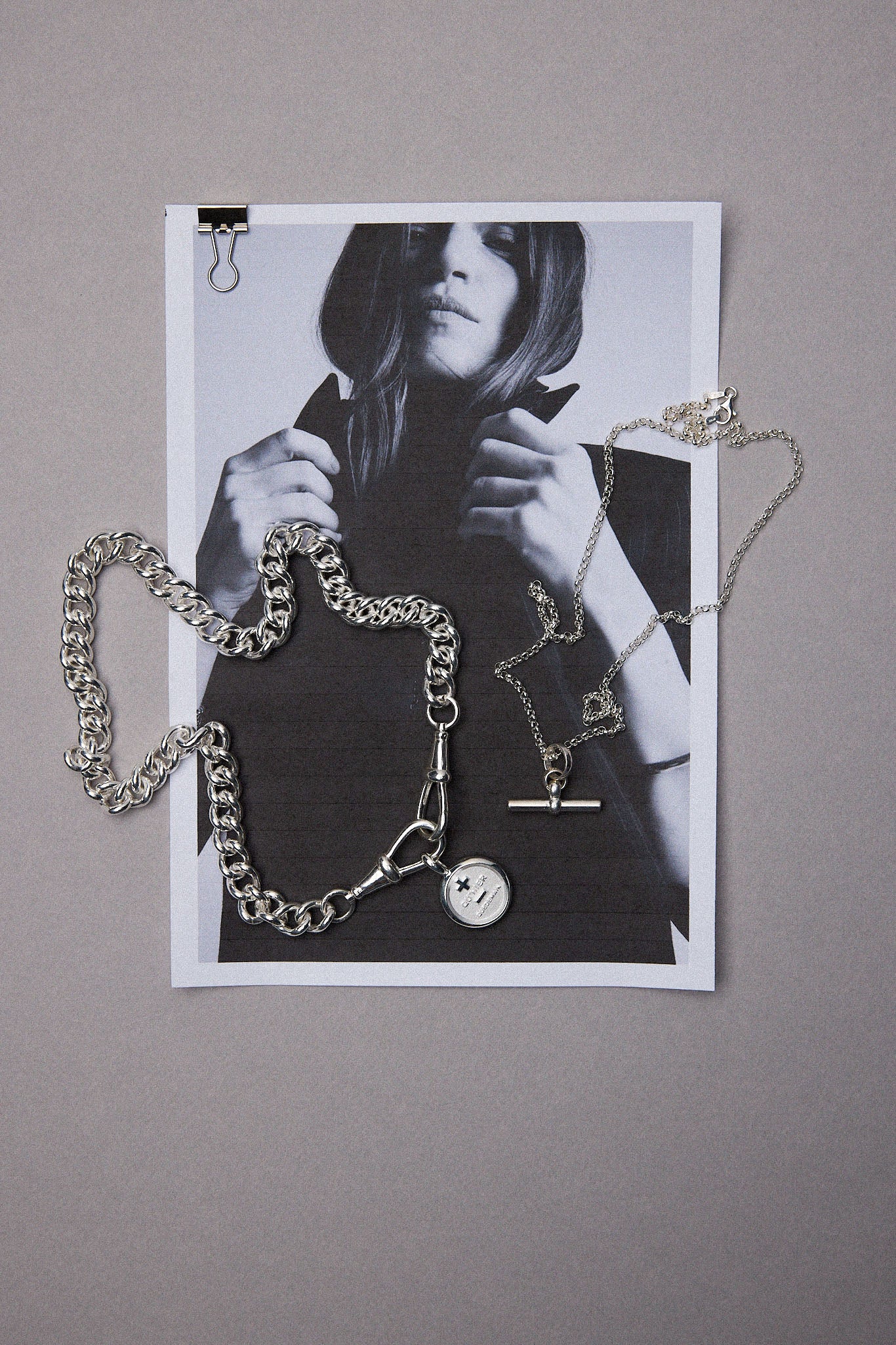 Medium-Silver-T-Bar-On-Belcher-Chain-Tilly-Sveaas