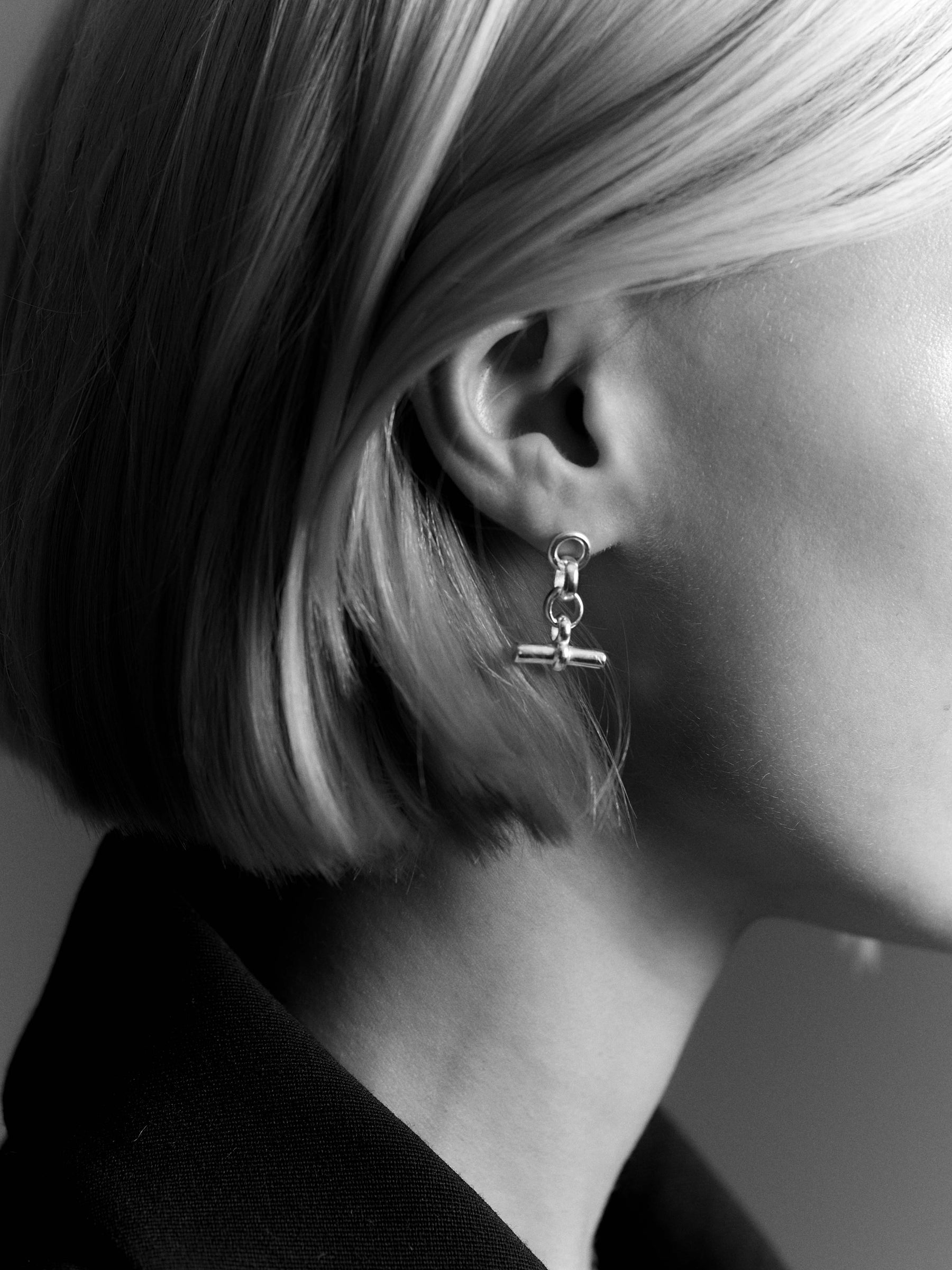 Gold-T-Bar-Drop-Earrings-Tilly-Sveaas