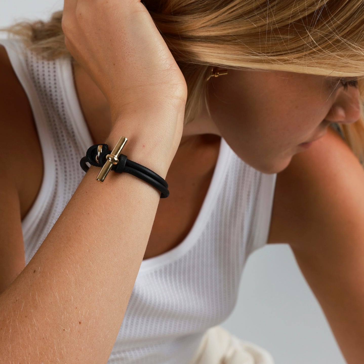 Gold T-Bar on Noir Leather Bracelet