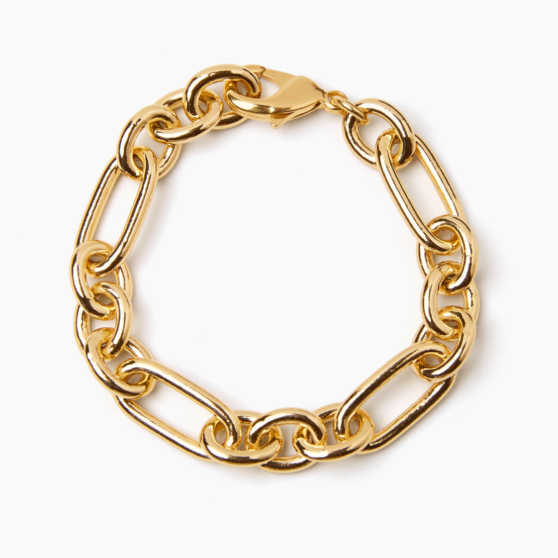Gold chain bracelet with interlocking oval links