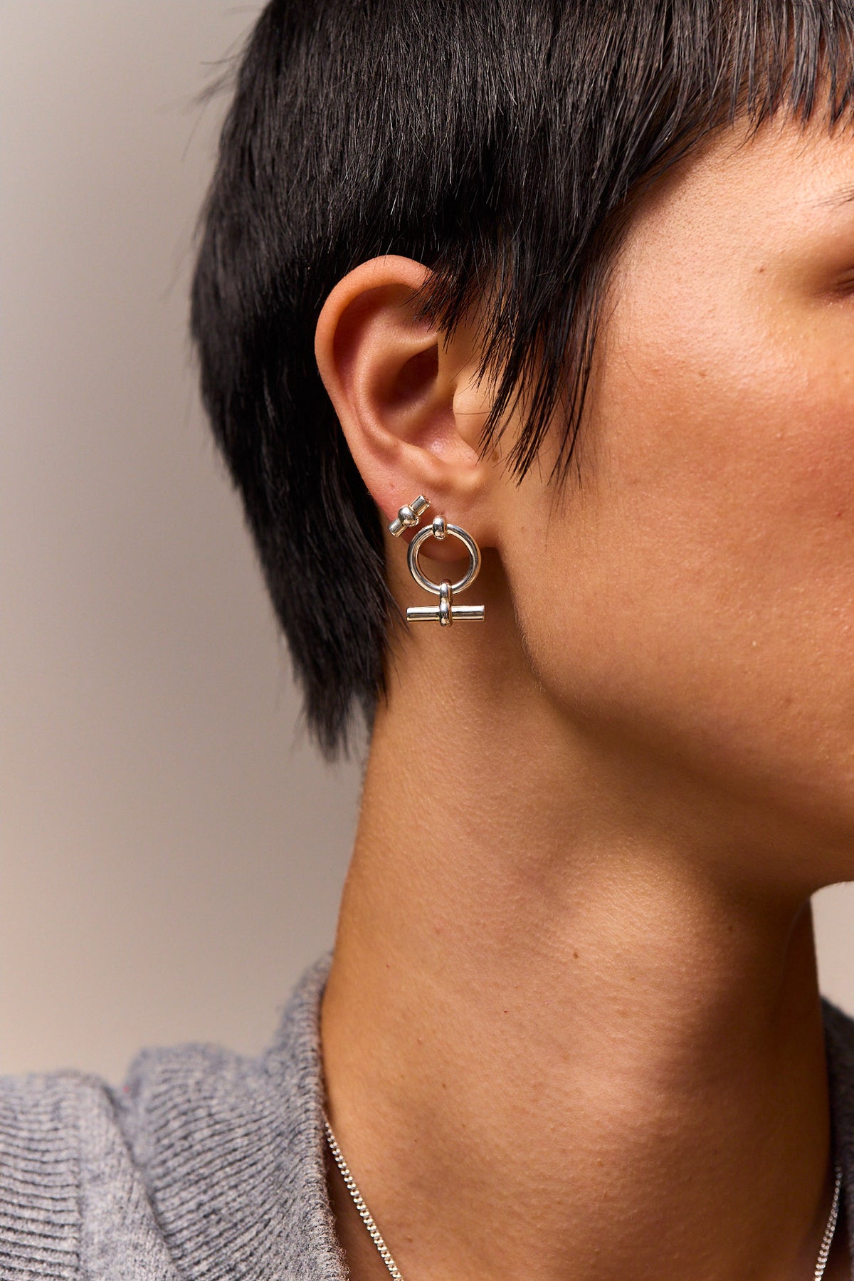 Mini T-bar eternity stud earring with circular hoop and small bar accent