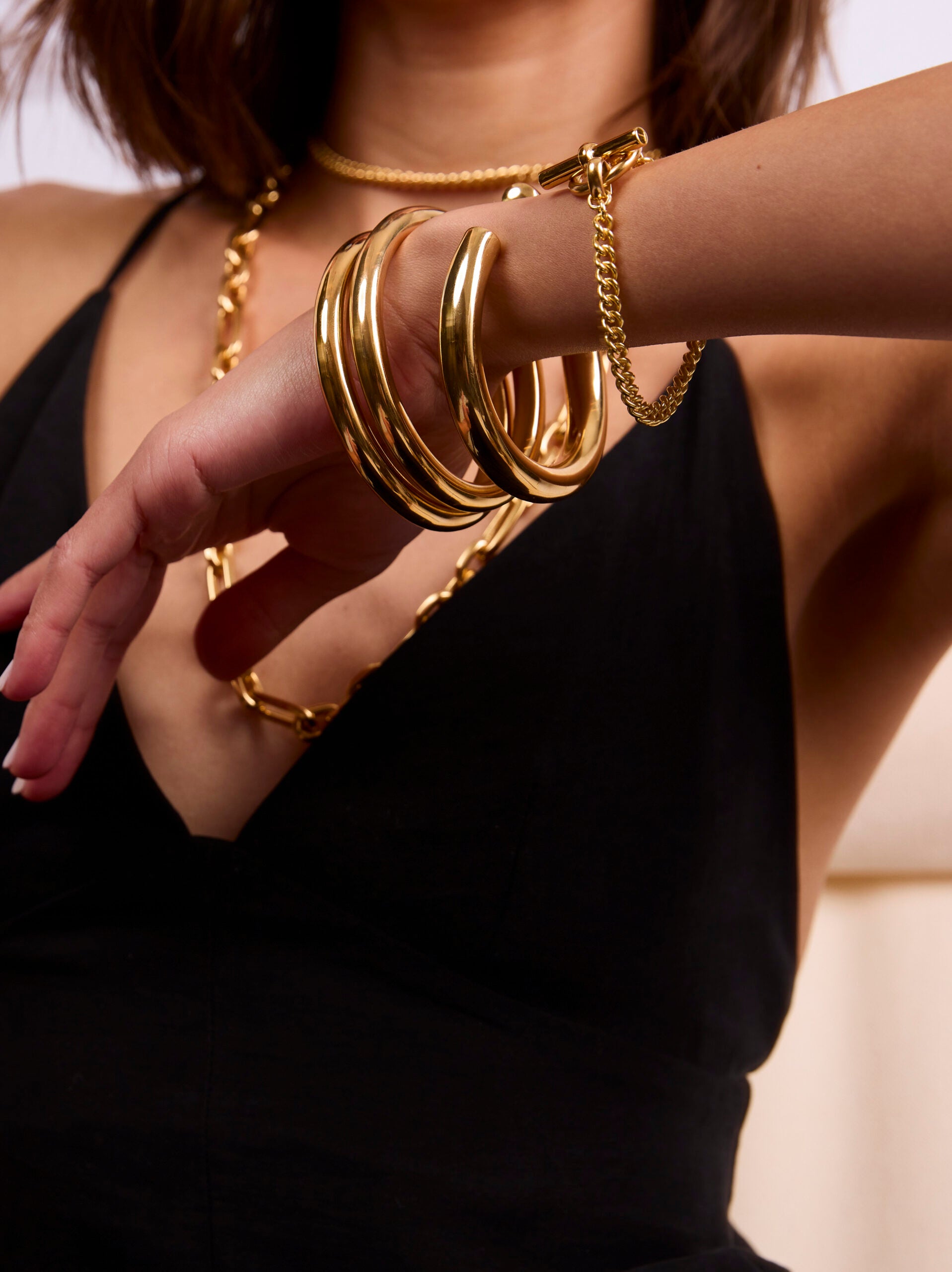 T-Bar Clasp Gold Curb Link Bracelet