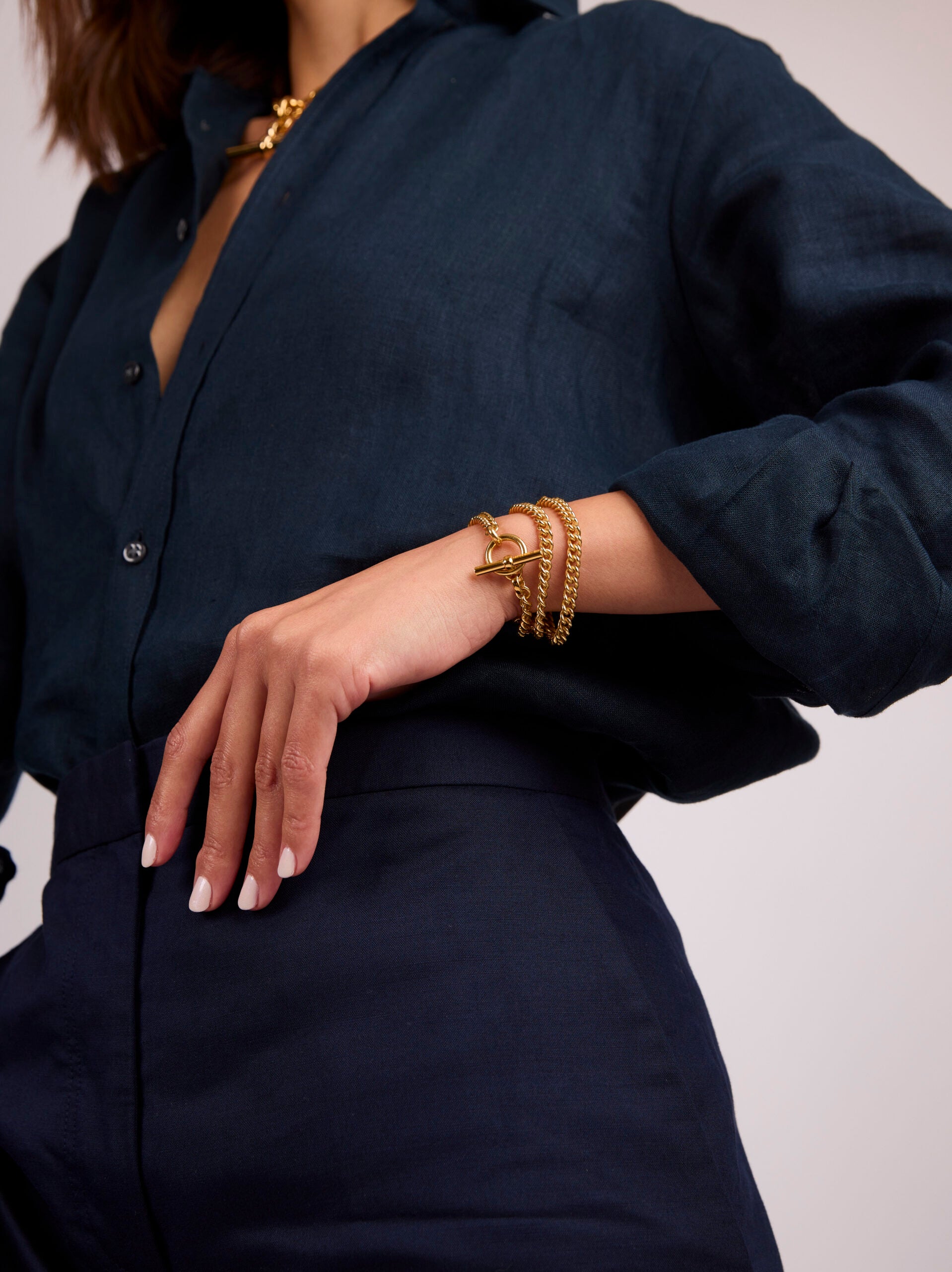 Small Gold T-Bar Clasp Curb Link Necklace