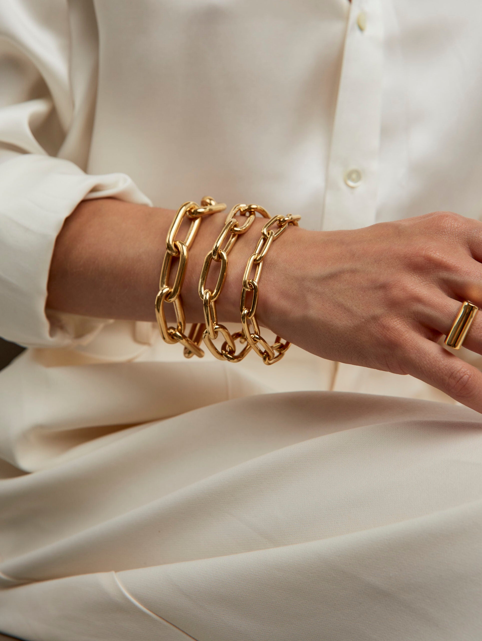 Large Gold Oval Linked Bracelet