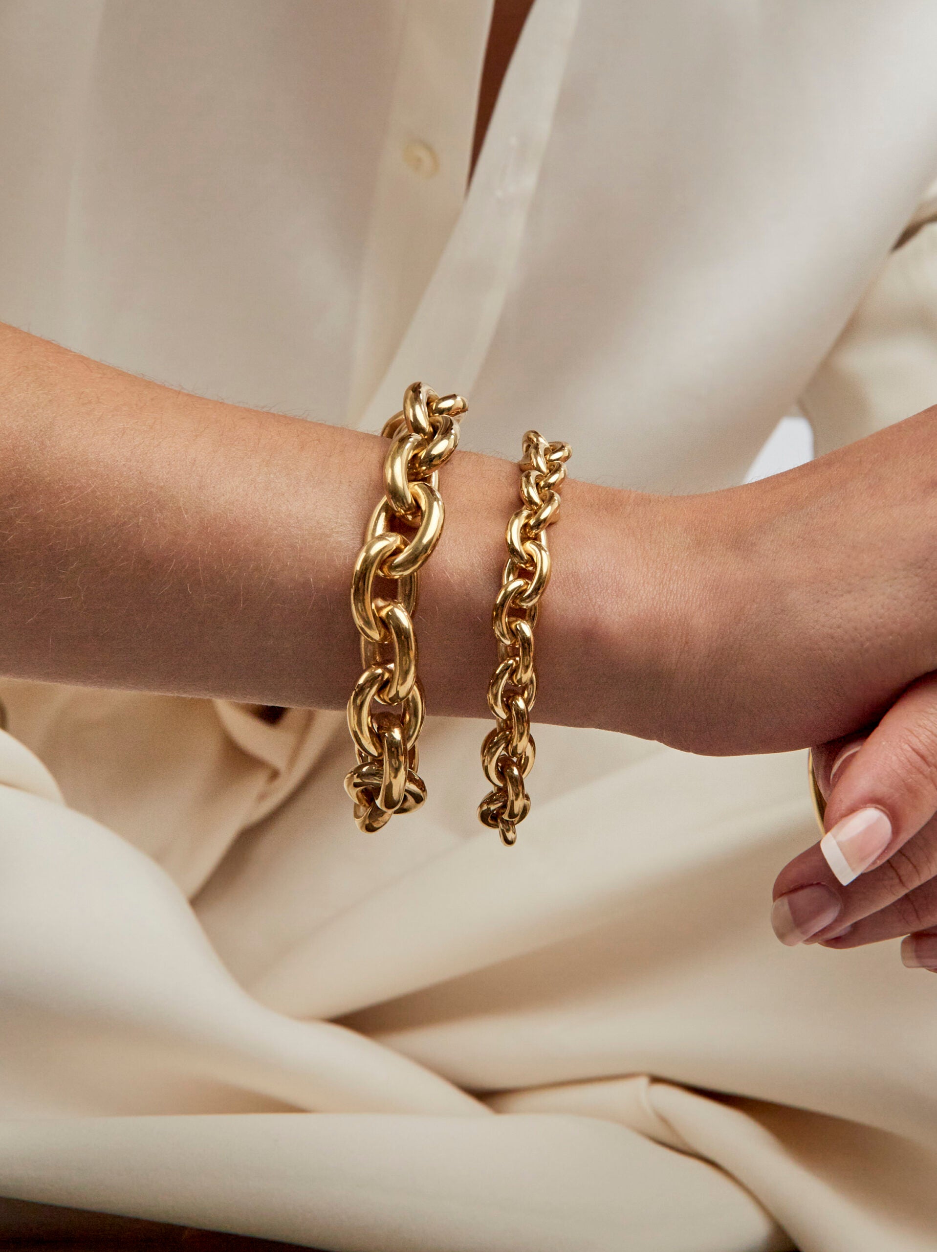 Large Gold Round Linked Bracelet