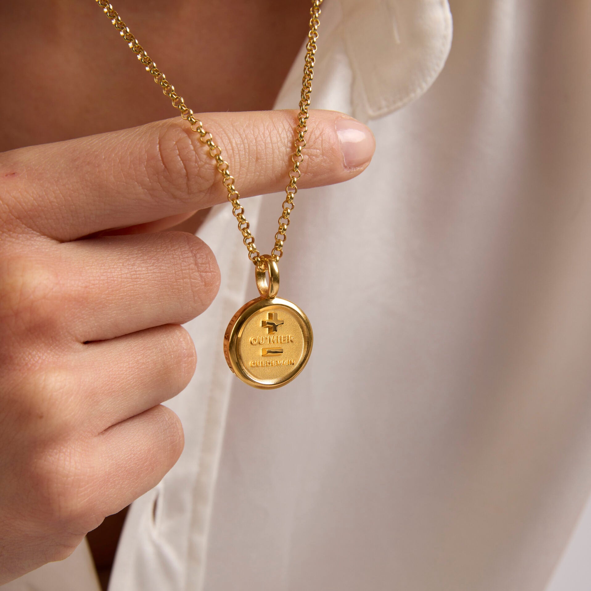 Large Gold Que Demain Disc on Belcher Chain