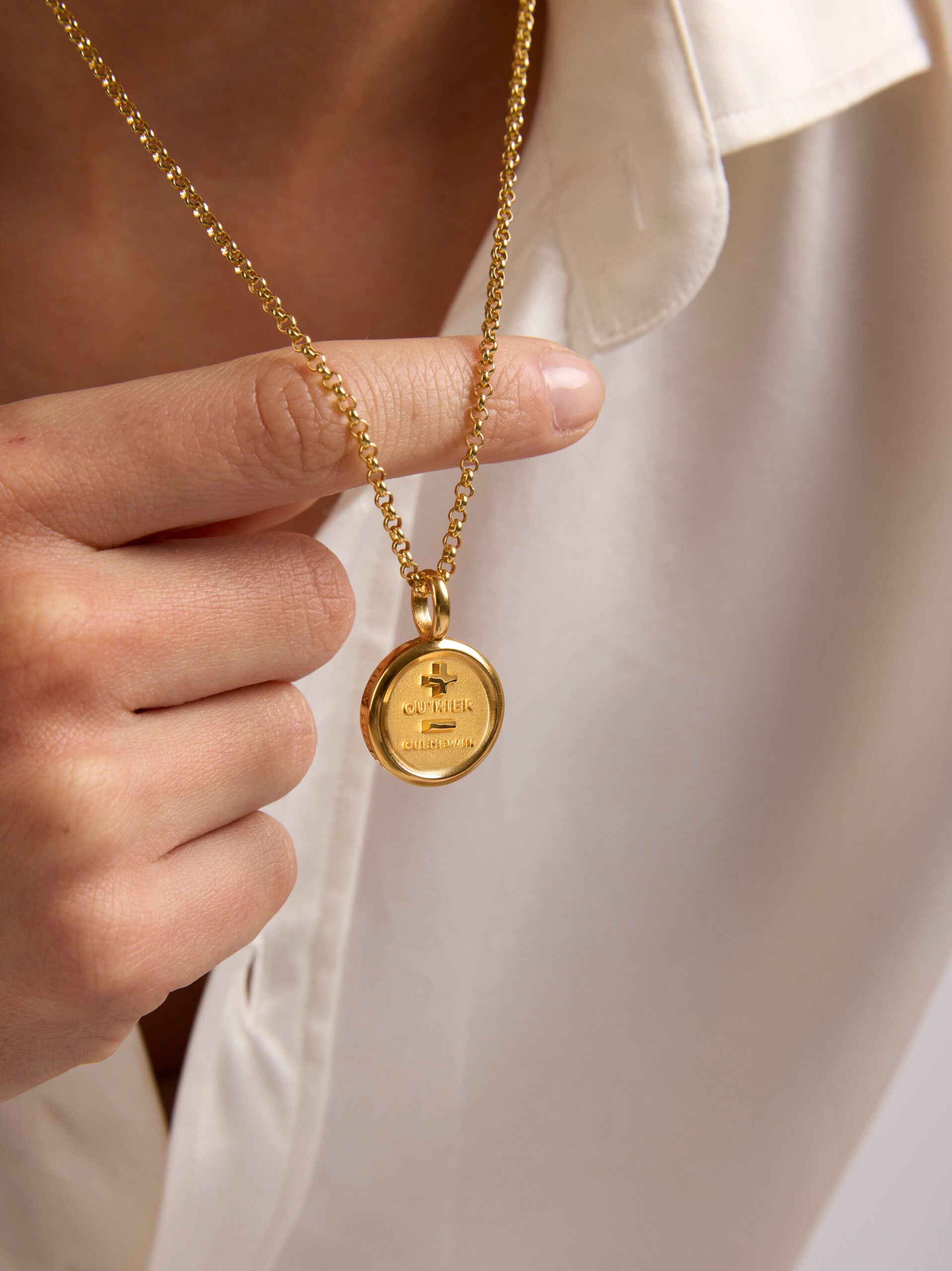 Large Gold Que Demain Disc on Belcher Chain