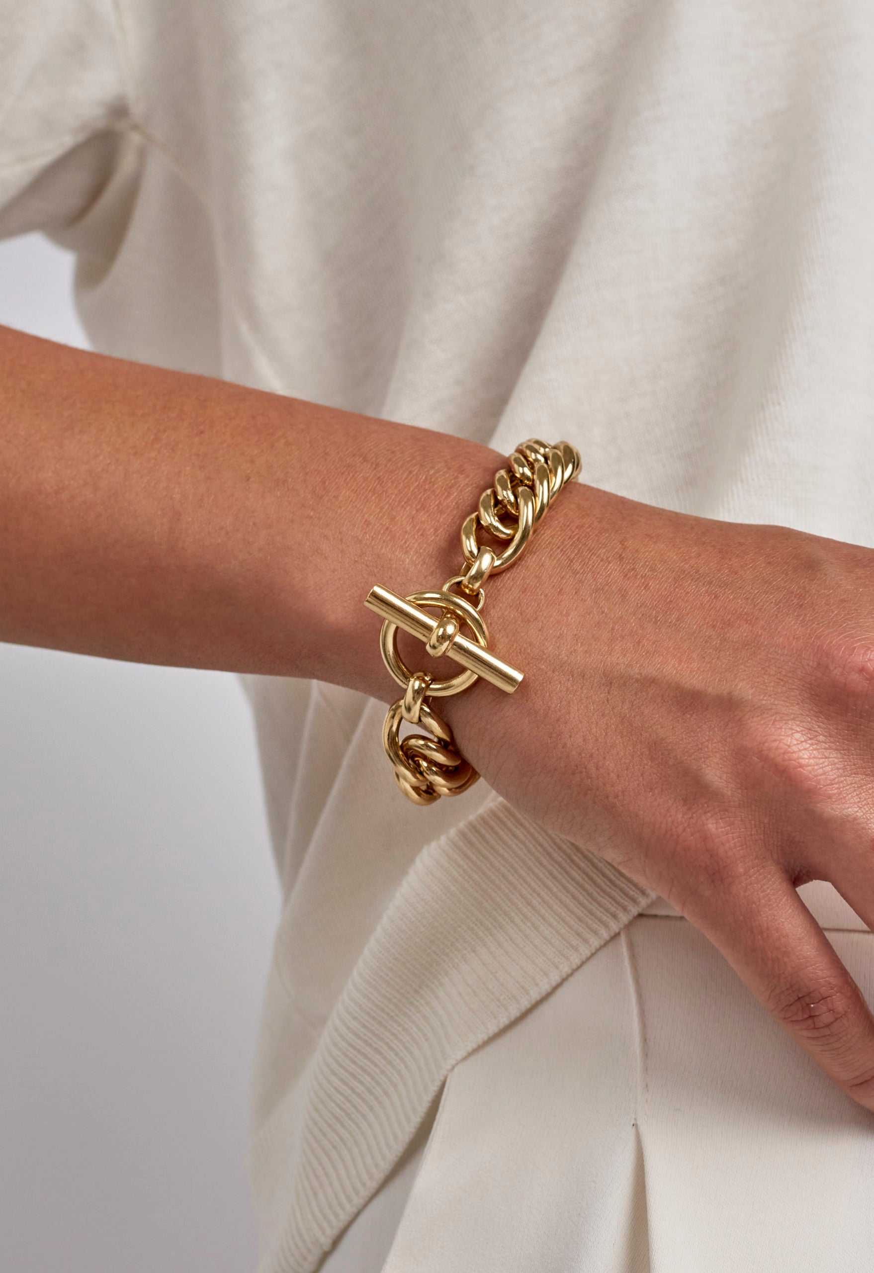 Medium Gold Curb Link Bracelet