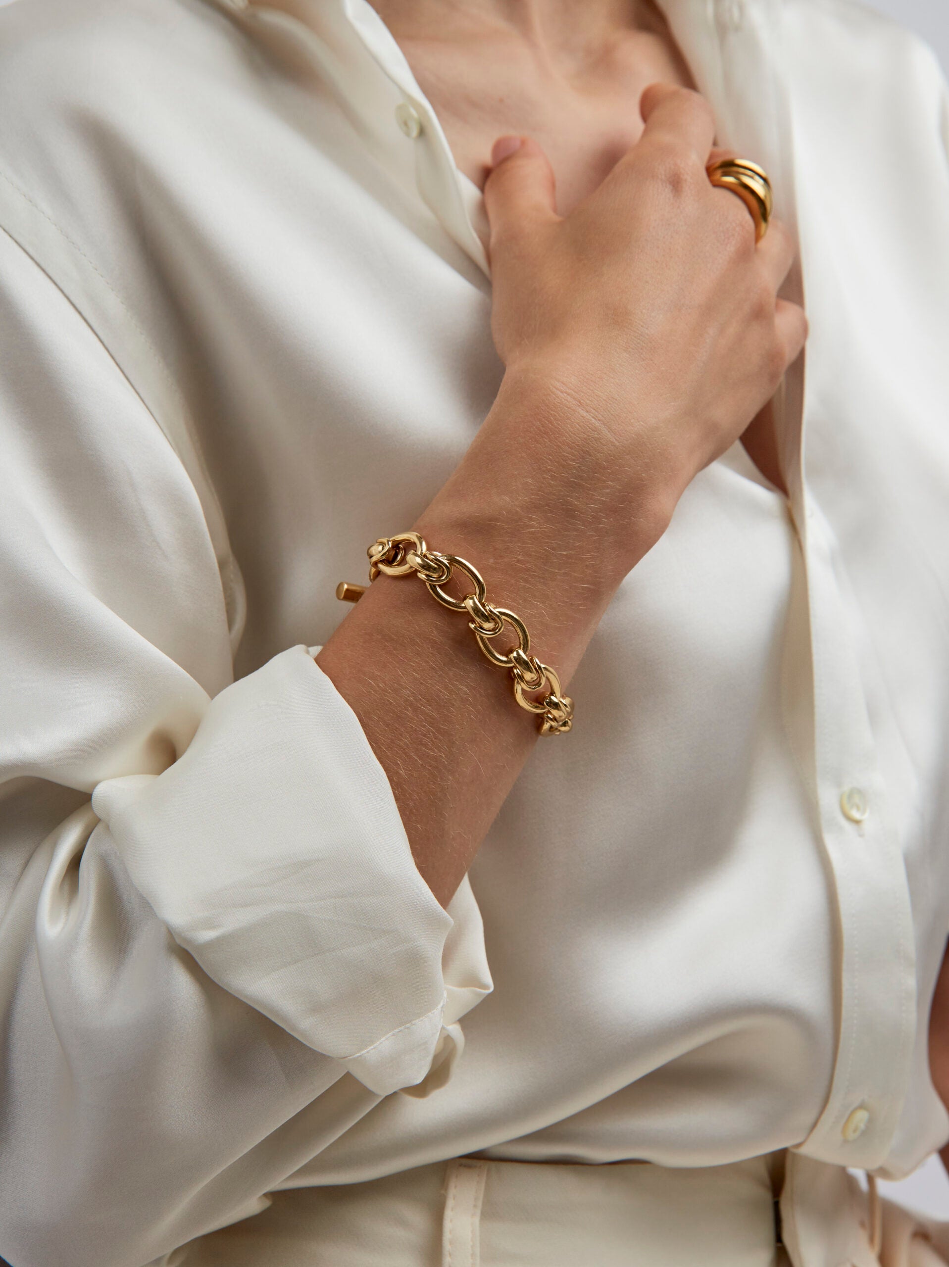 Medium Gold Interlock Bracelet