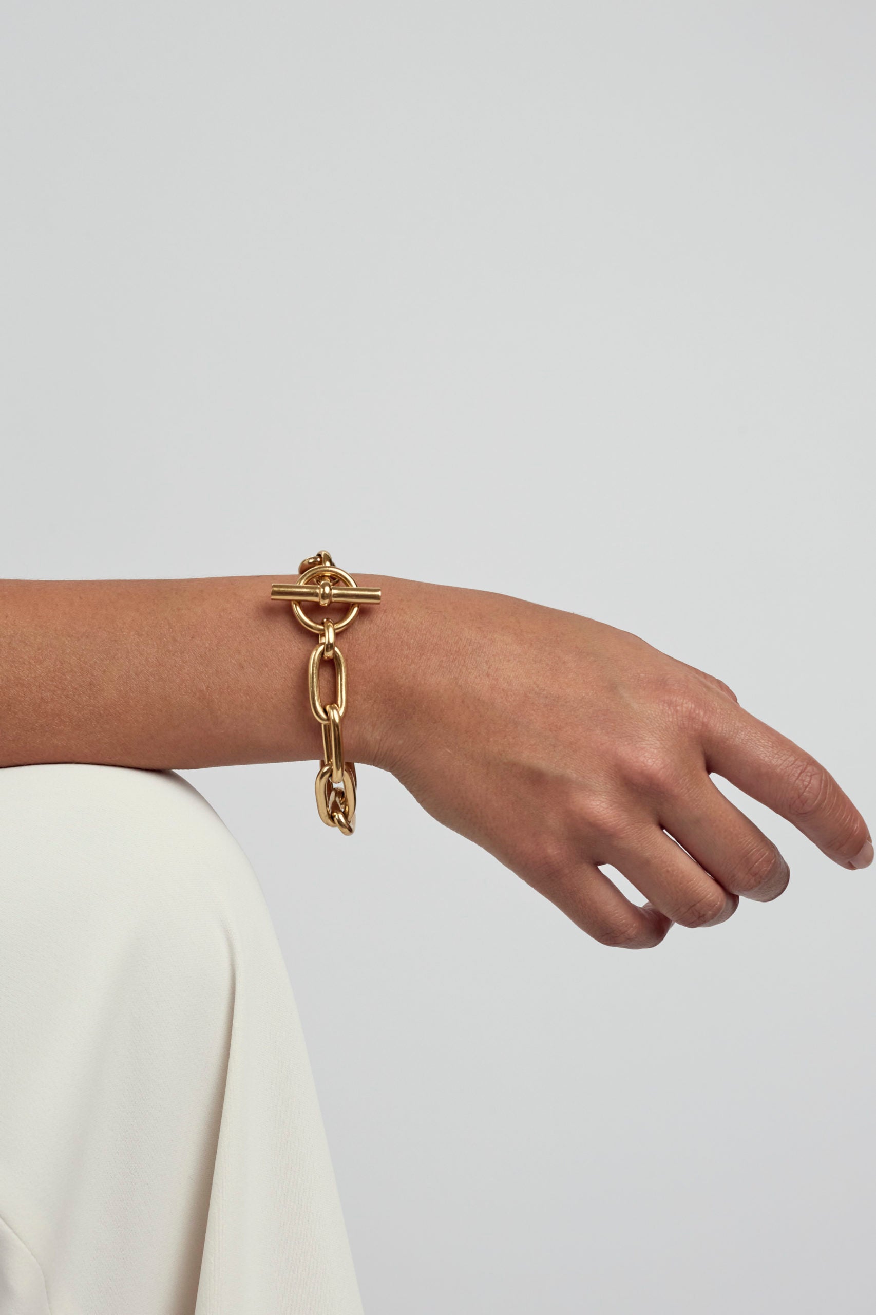 Medium Gold Oval Linked Bracelet