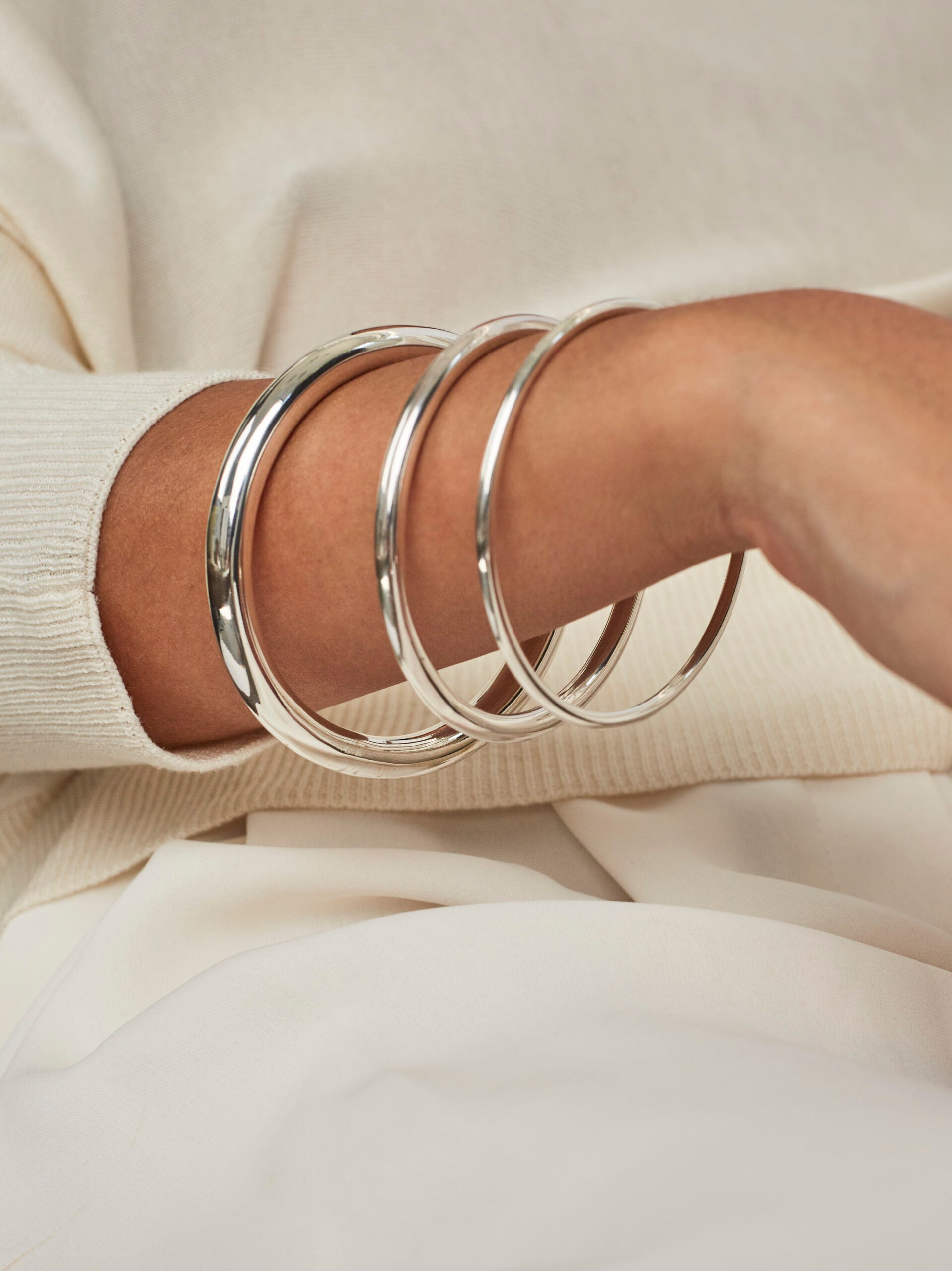 Large Plain Silver Bangle – Tilly Sveaas