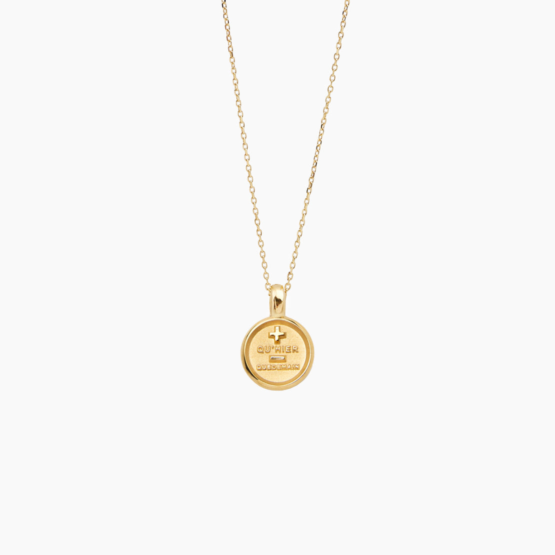 Small Gold Que Demain Disc on Trace Chain