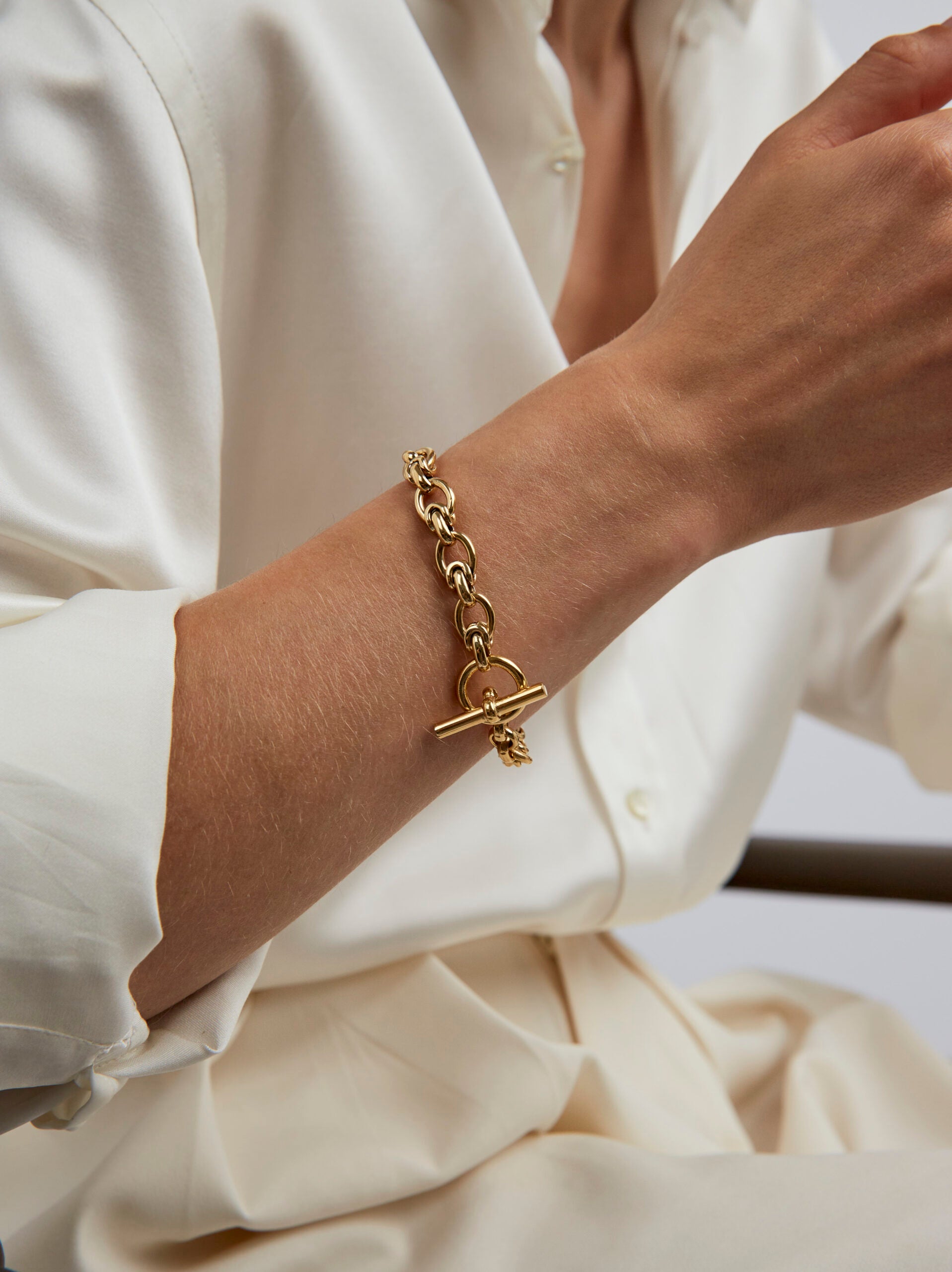 Small Gold Interlock Bracelet