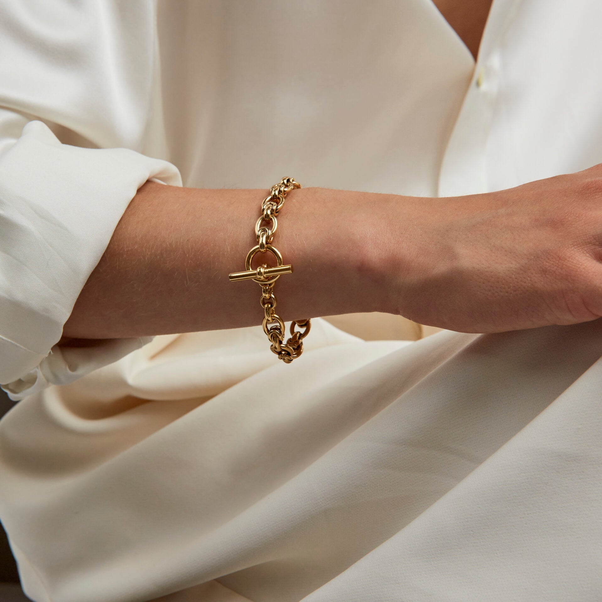 Small Gold Interlock Bracelet