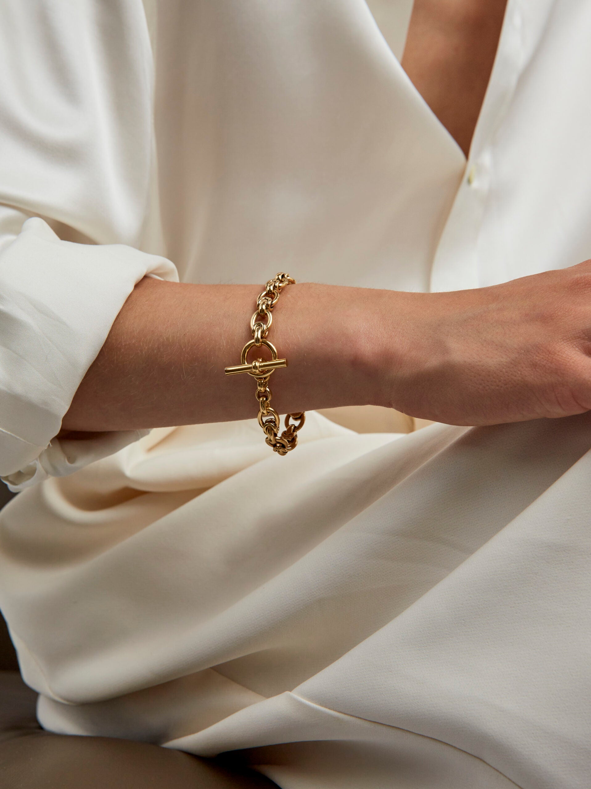 Small Gold Interlock Bracelet