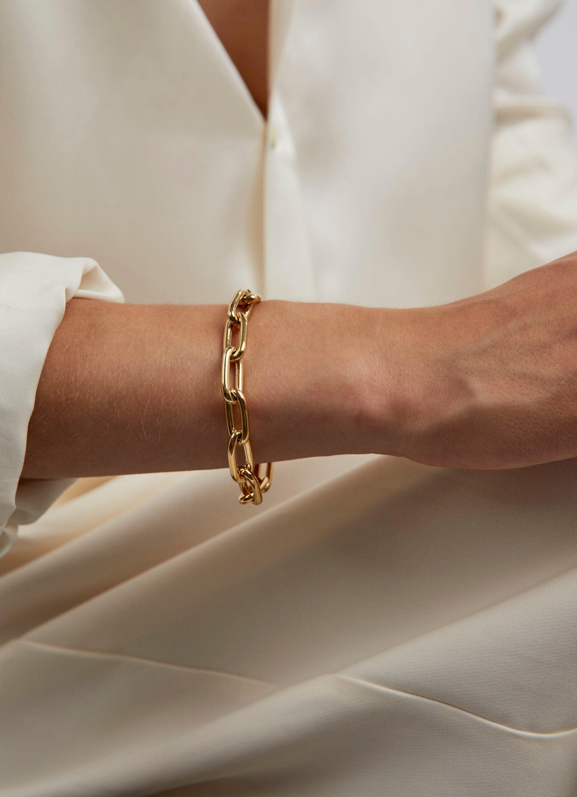Small Gold Oval Linked Bracelet