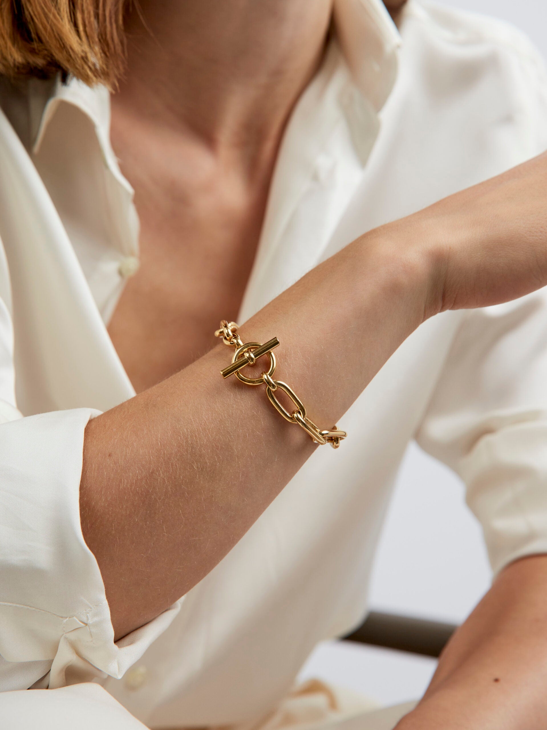 Small Gold Oval Linked Bracelet
