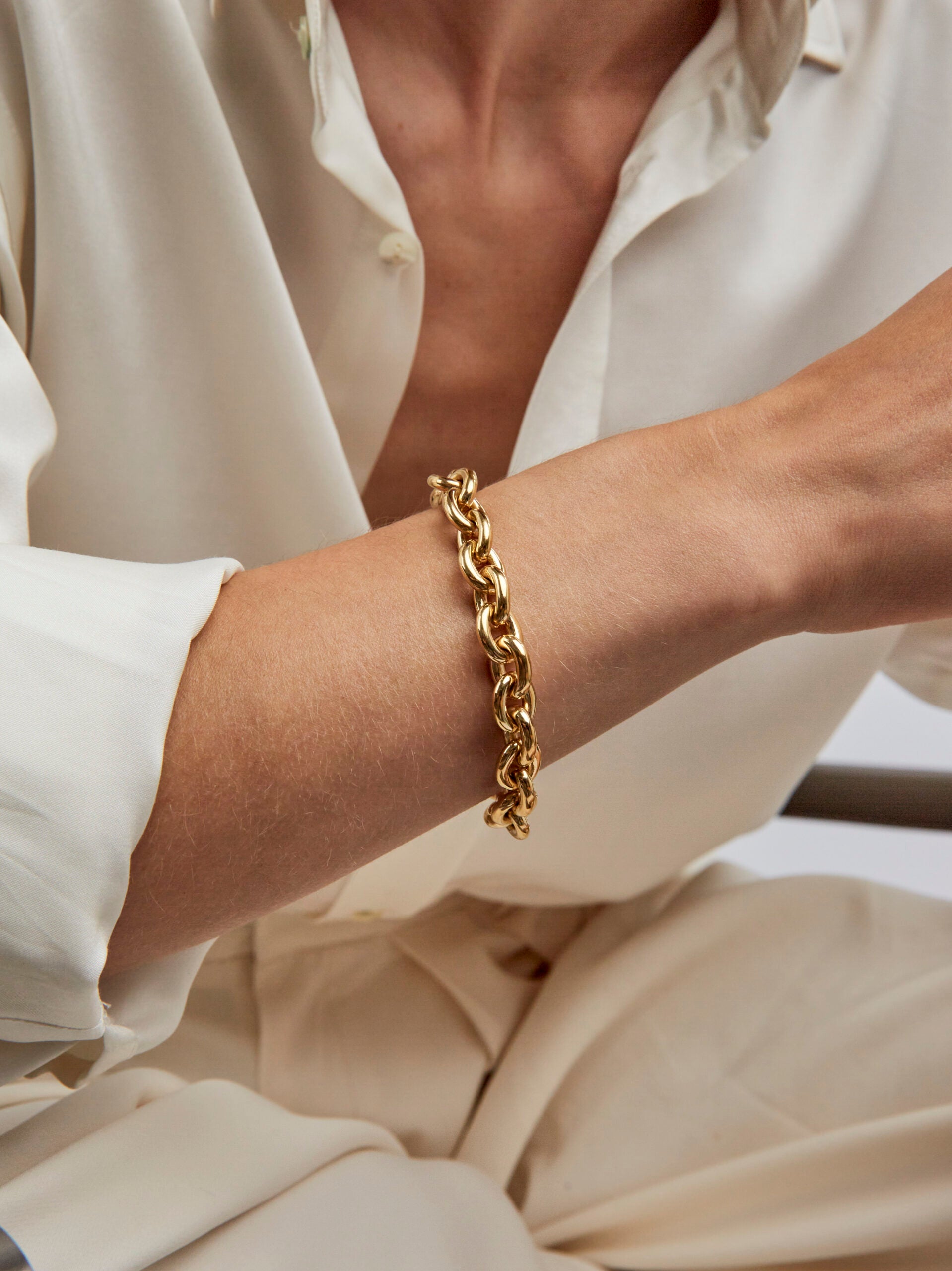Small Gold Round Linked Bracelet