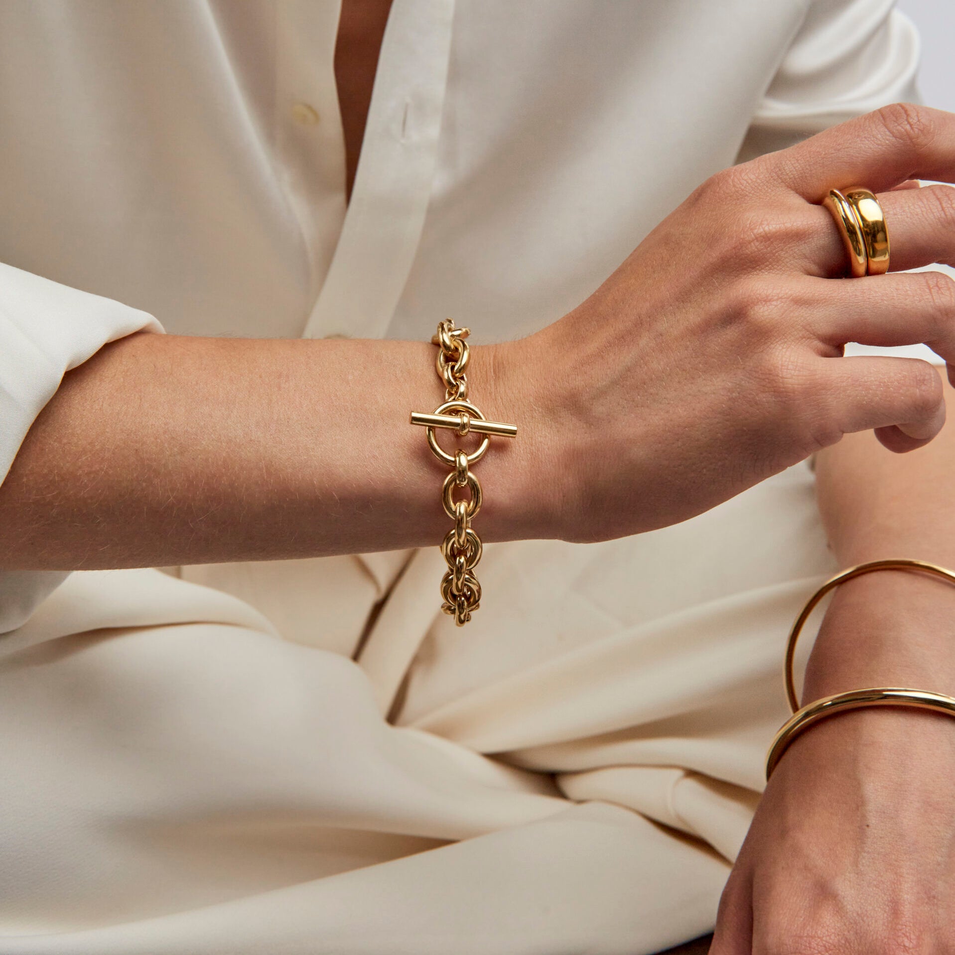 Small Gold Round Linked Bracelet