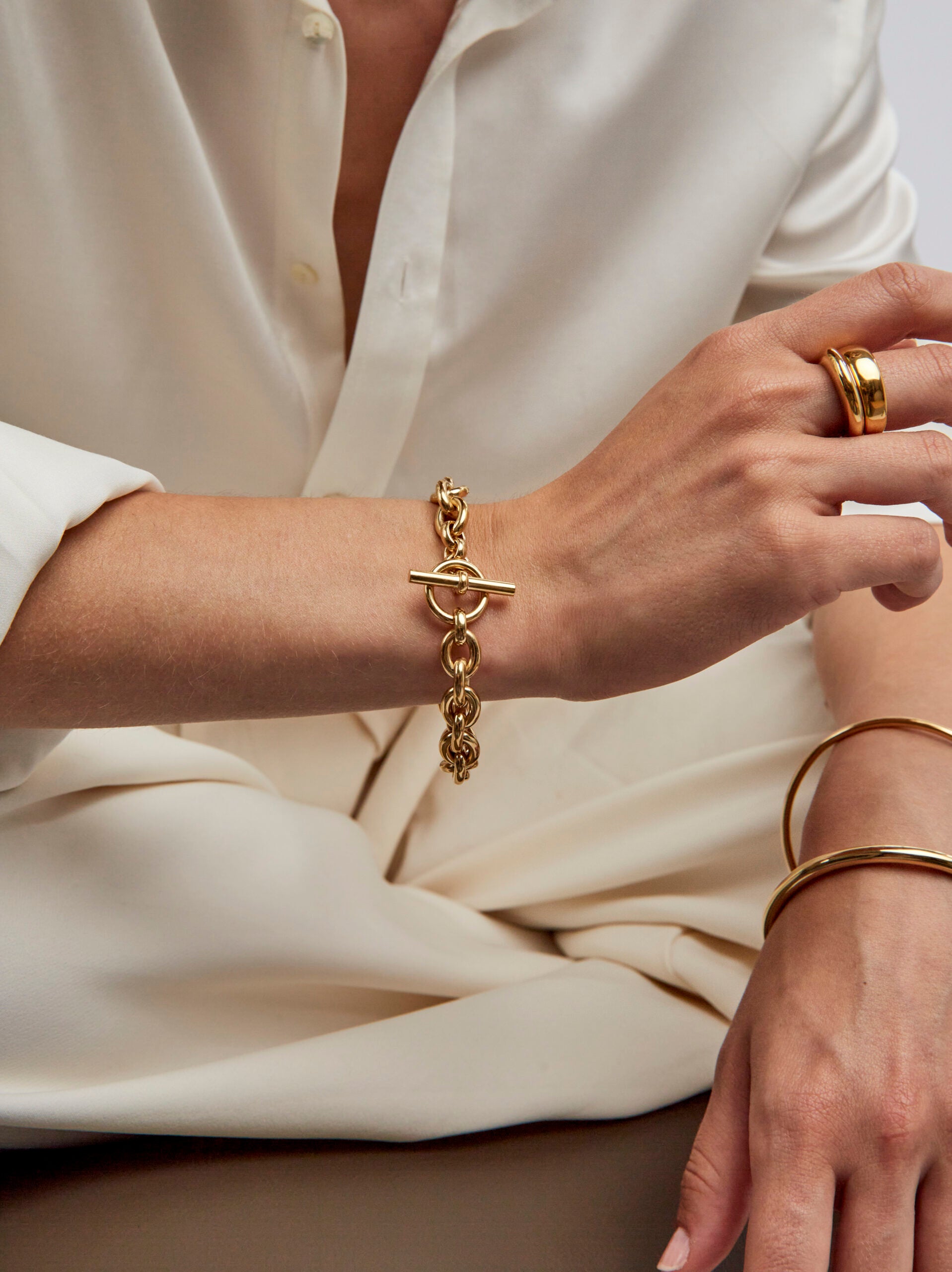 Small Gold Round Linked Bracelet