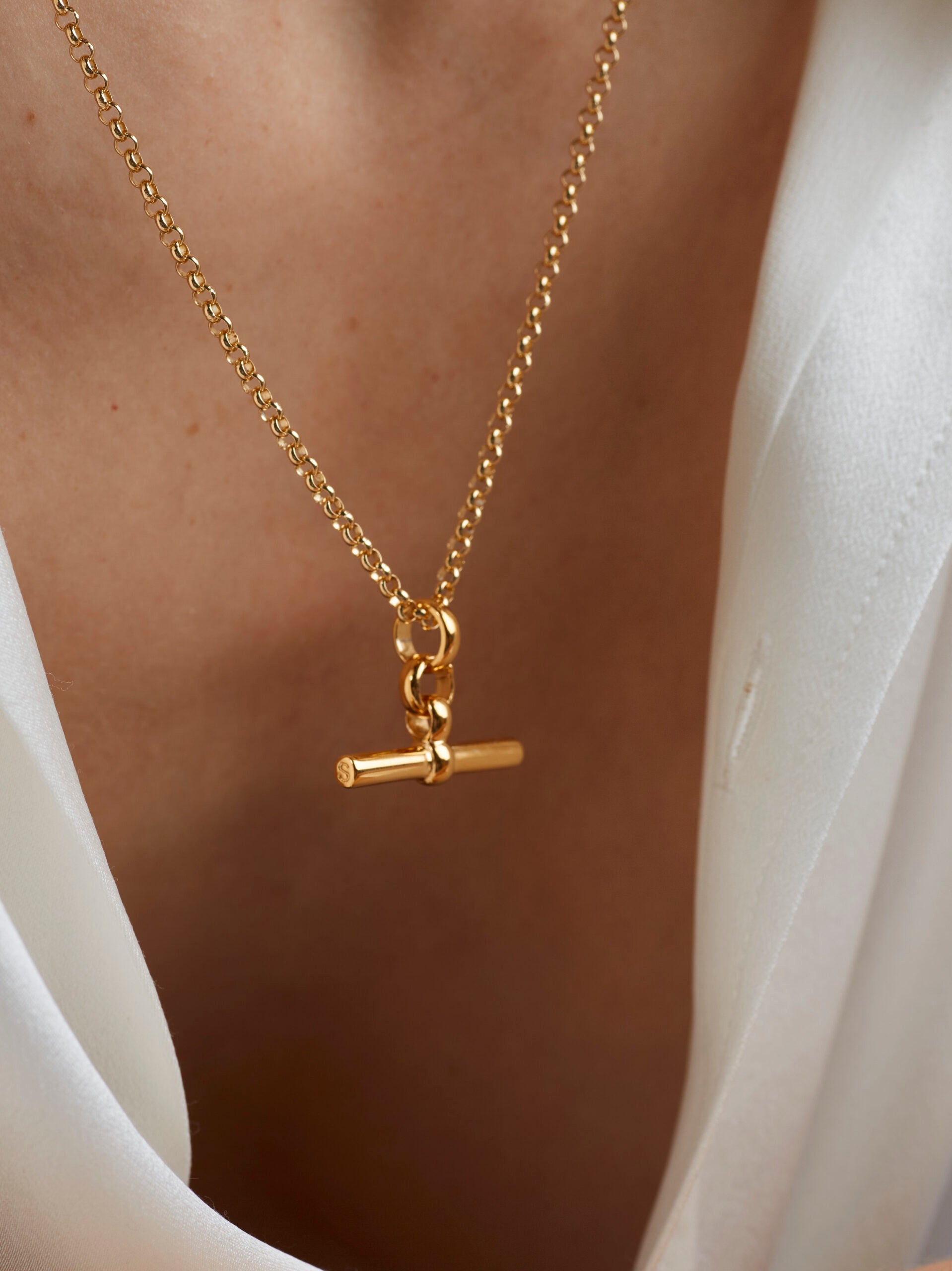 Small gold T-bar necklace on belcher chain 