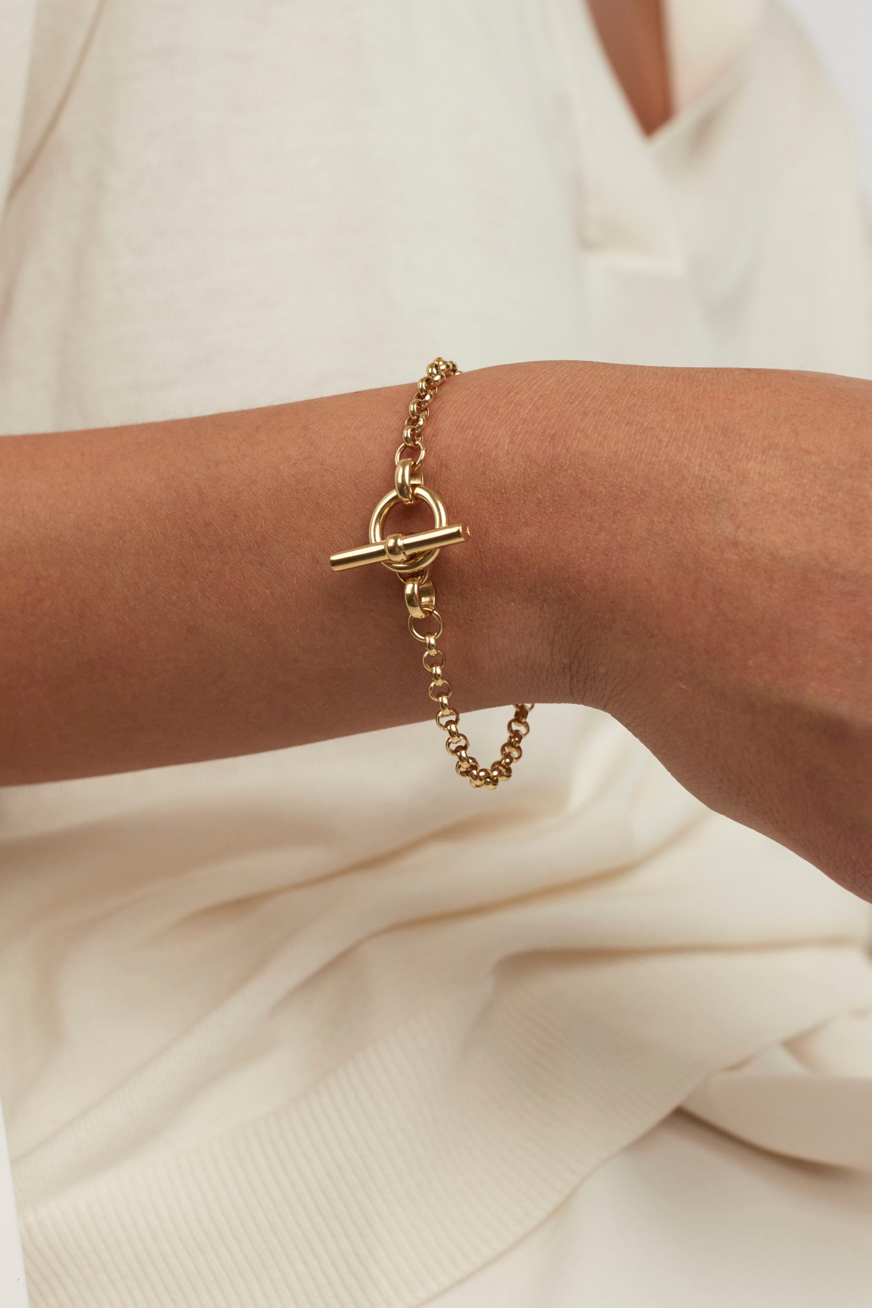 Small Gold T-bar Clasp on Belcher Chain Bracelet