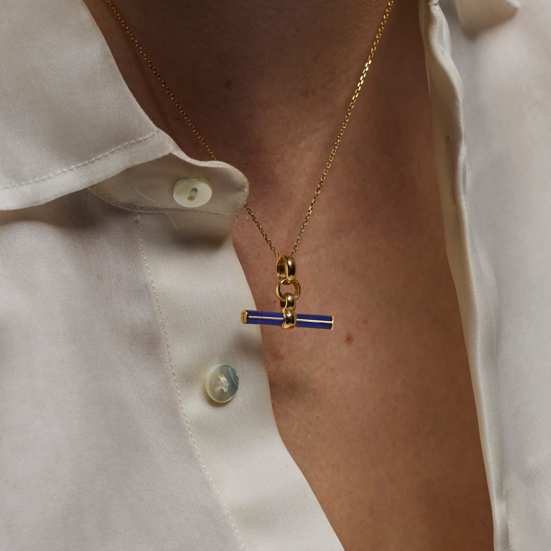 Navy Enamelled Small Gold T-bar on Trace Chain