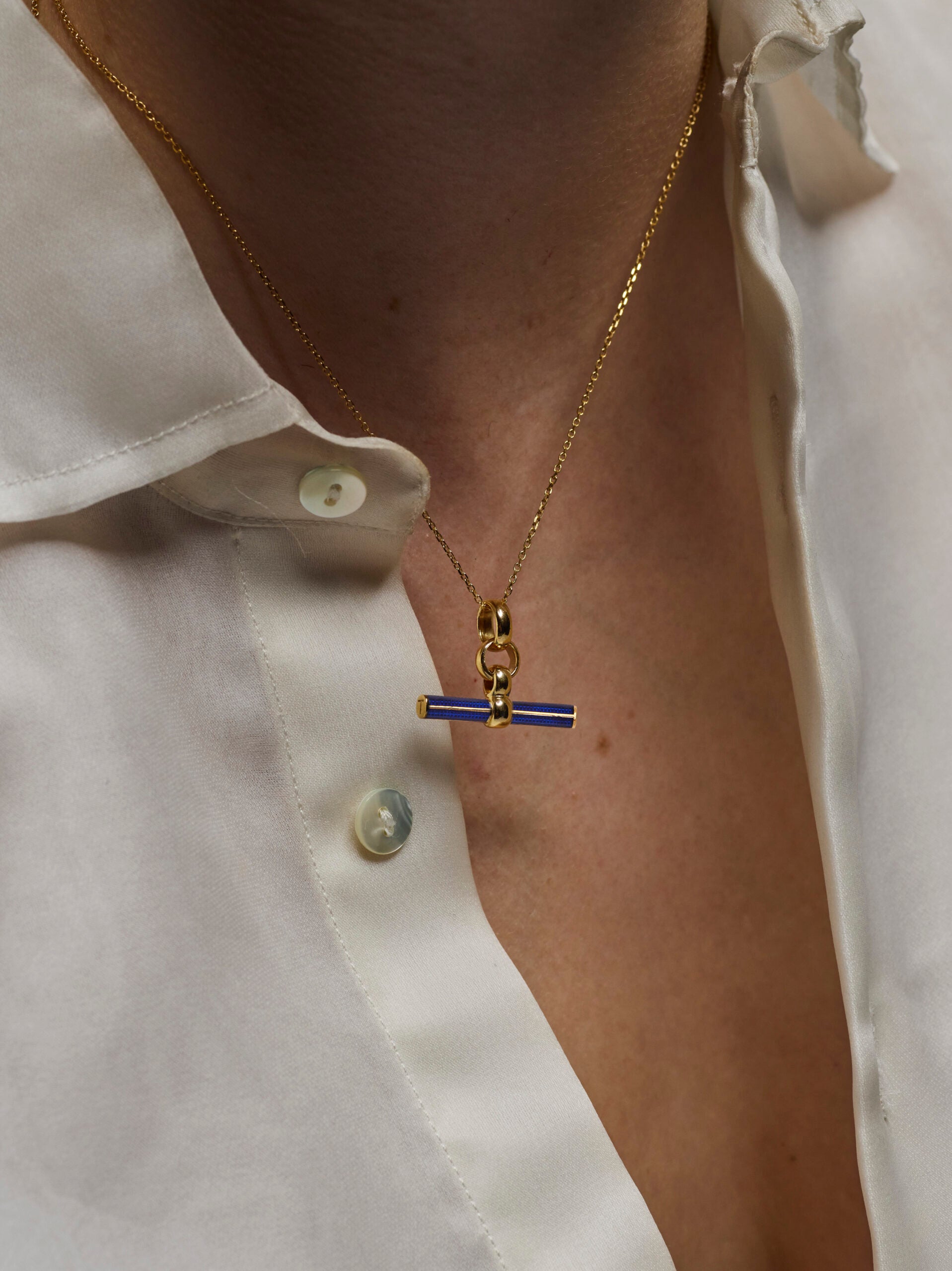 Navy Enamelled Small Gold T-bar on Trace Chain